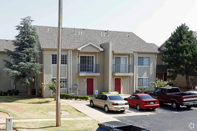 Building Photo - Lake Hefner Townhomes