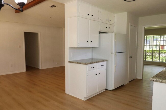 Building Photo - 109 Halo Dr