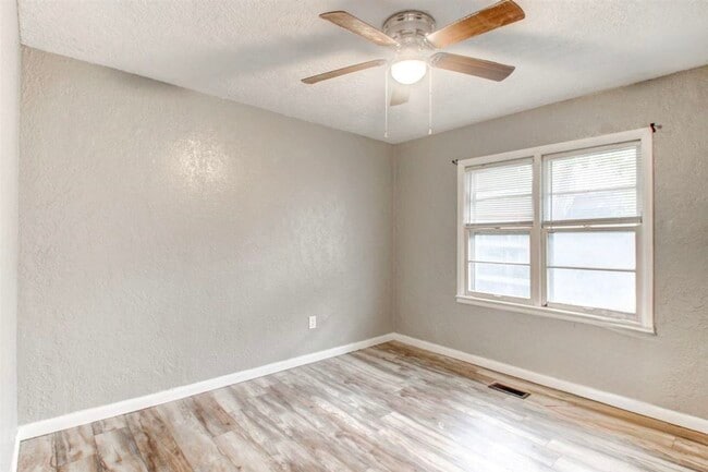 Building Photo - 1911 NW Smith Ave