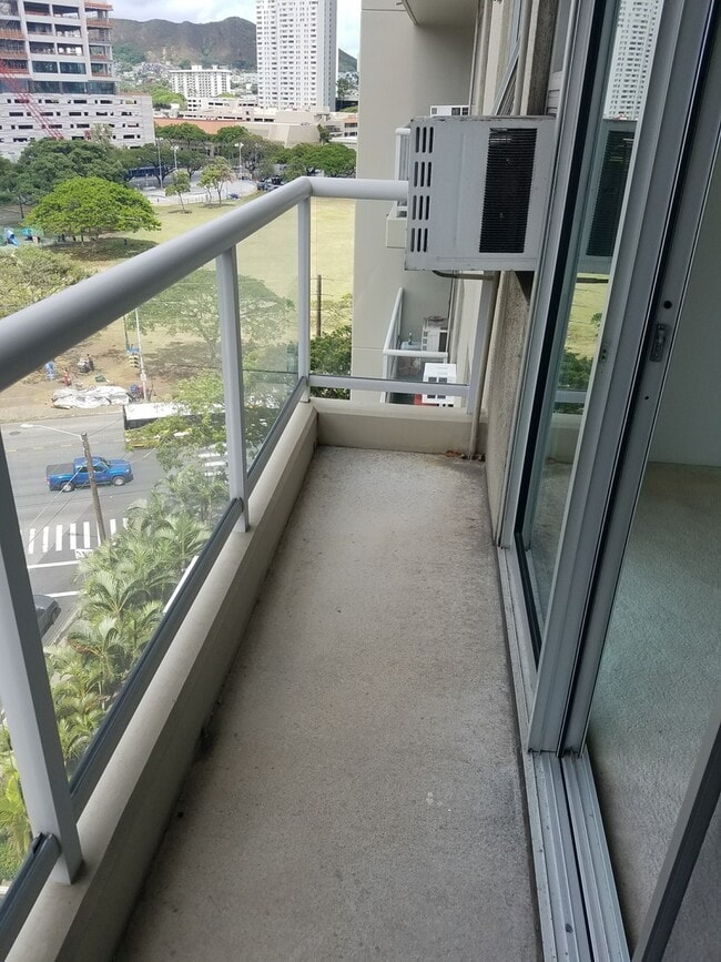 Building Photo - 1BD/1BA/1 Covered Parking