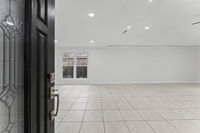 Building Photo - 12319 Campos Dr