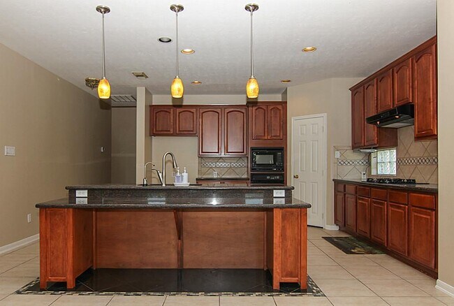 Building Photo - 2758 Laguna Pointe Dr