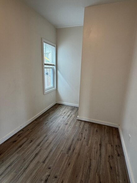 Building Photo - 1208 Broadway