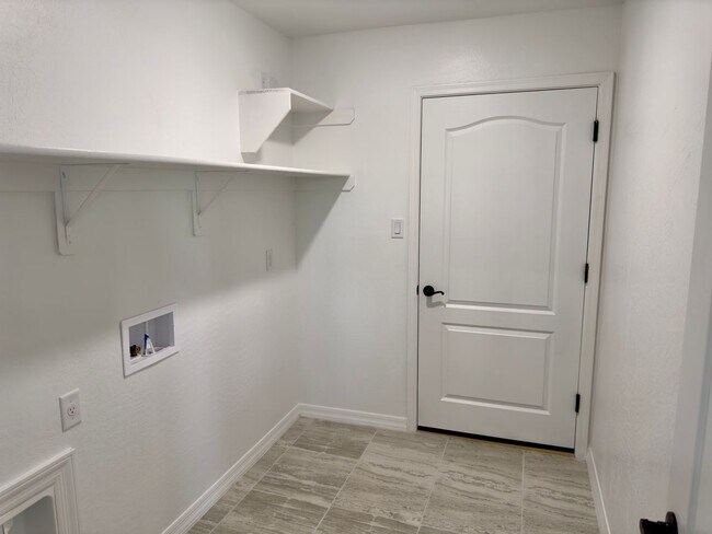 Building Photo - Almost New 3-Bedroom, 2-Bath Home for Rent in Bienestar 12!