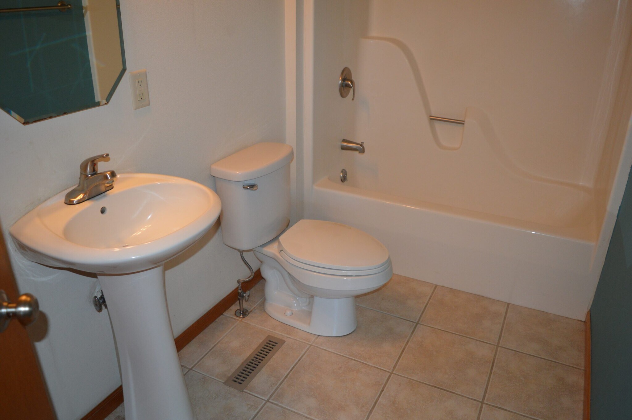 Building Photo - 4734 Bergamot Way