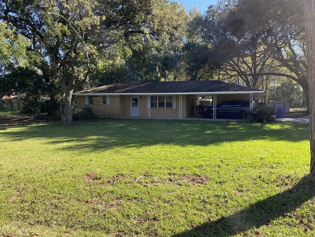 Building Photo - Charming 2 Bedroom Rental with Wood Floors in Port Allen!