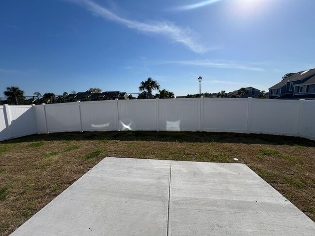Building Photo - Surfside Beach - 3 bedroom / 2.5 Bathroom Home