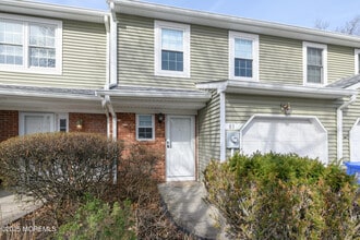 Building Photo - 83 Oak Ln