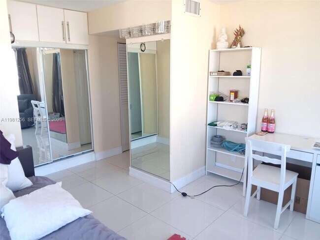 Building Photo - 3703 NE 166th St