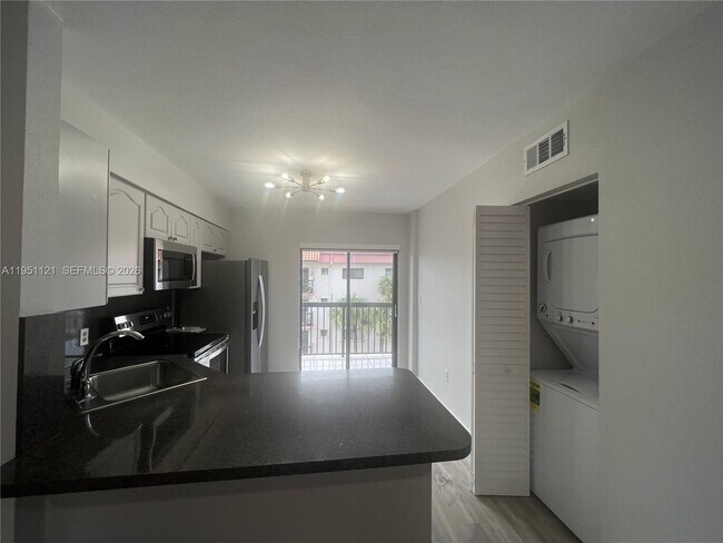 Building Photo - 5420 W 21st Ct