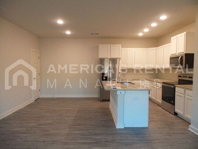 Building Photo - 152 The Heights Dr