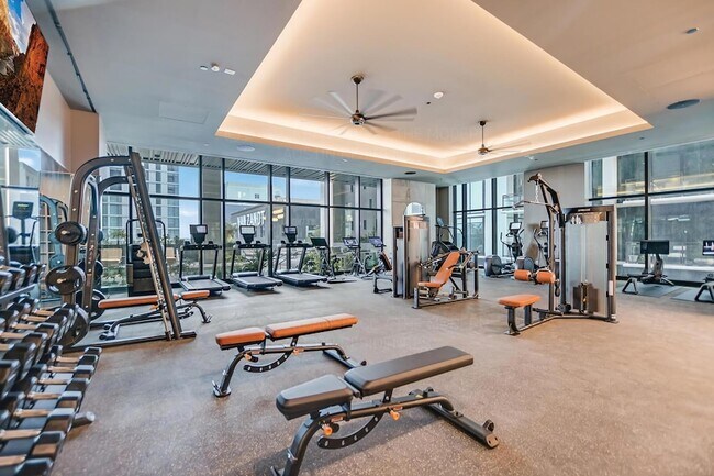 Building Photo - 610 Davis St