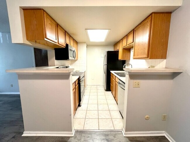 Building Photo - 2-Bedroom in Woodside Condos