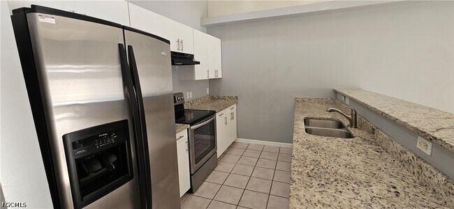 Building Photo - 401 SE 24th Ave