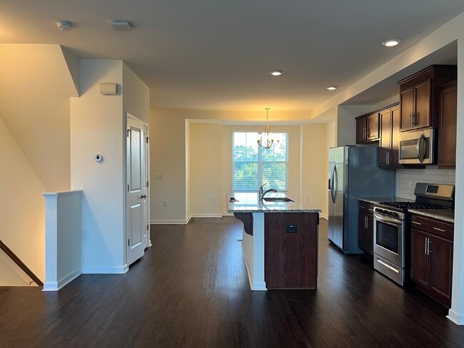 Building Photo - 425 Rhamkatte Rd