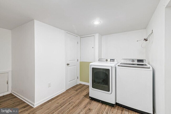 Building Photo - 23 N Sunset Dr