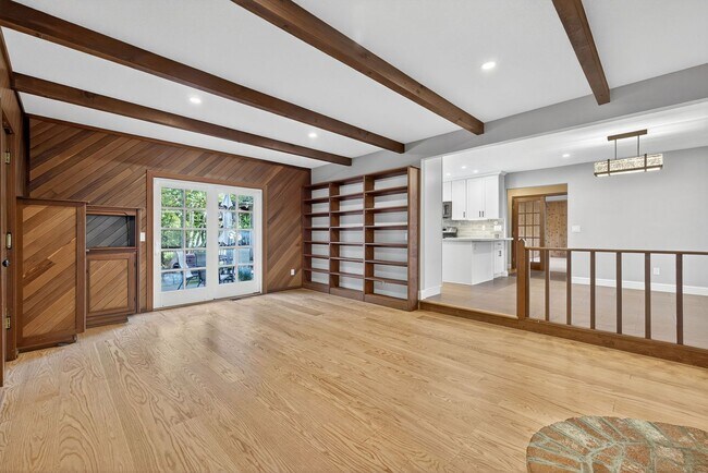 Building Photo - Charming 3-Bed / 2-Bath Retreat on Over an Acre in Sebastopol