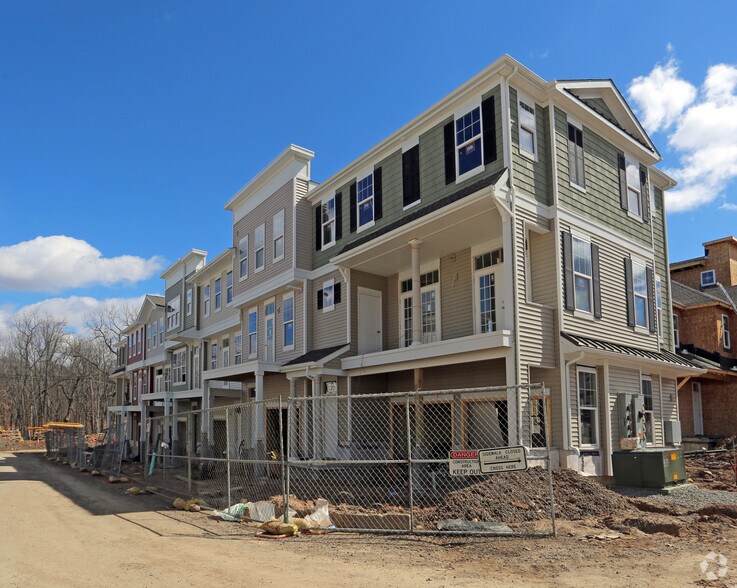Building Photo - Avalon Townhome Collection Roseland