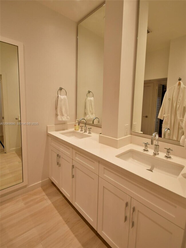 Building Photo - 55 Ocean Ln Dr