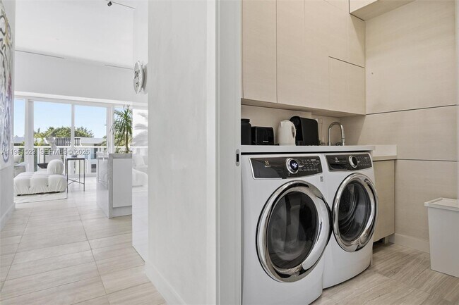 Building Photo - 4701 Meridian Ave