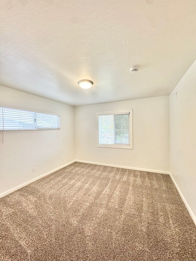 Building Photo - Stunning 3-bedroom, 2-bath home in North Highlands!