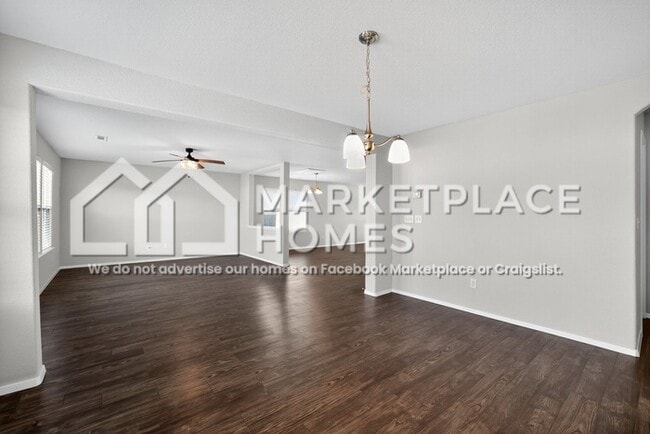 Building Photo - 904 SW Loudon Dr