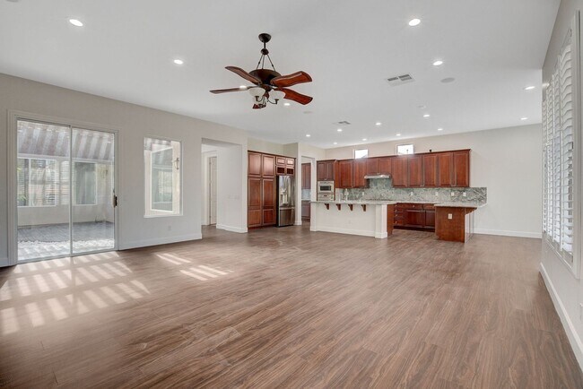 Building Photo - Anthem country Club Golf Community Beauty