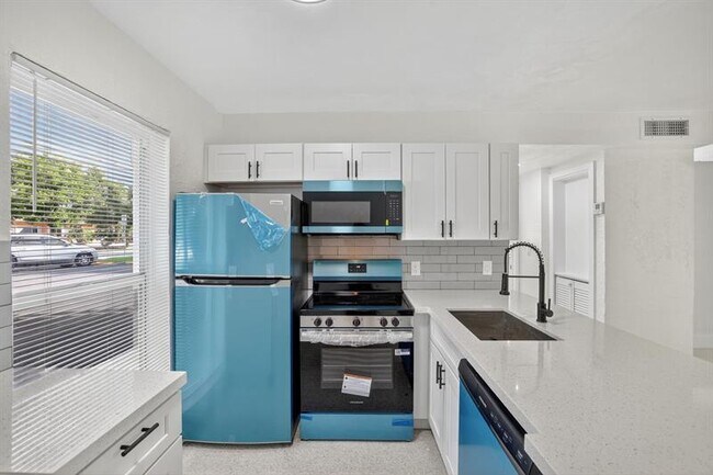 Building Photo - 1821 Middle River Dr