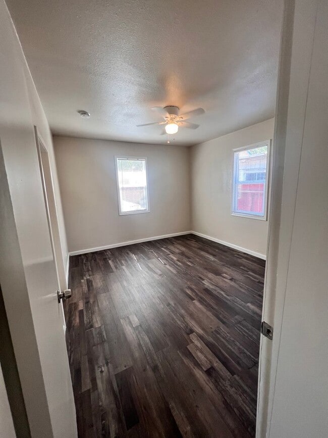 Building Photo - Beautiful home. Apply today!