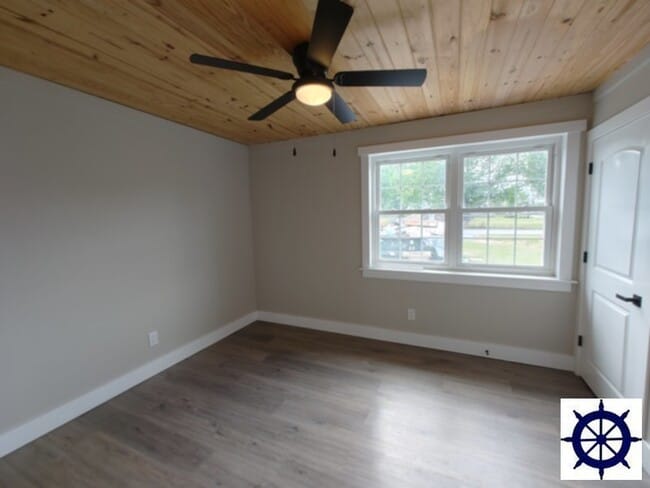 Building Photo - 505 H