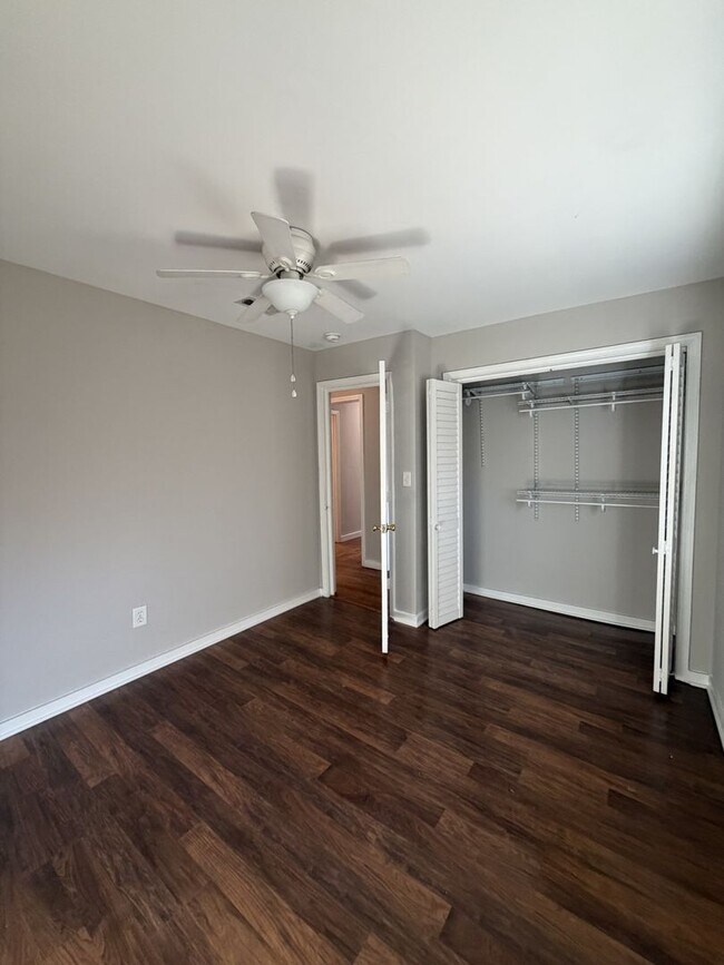 Building Photo - Fully Gated 3 Bed 2 Bath Plus Bonus Room