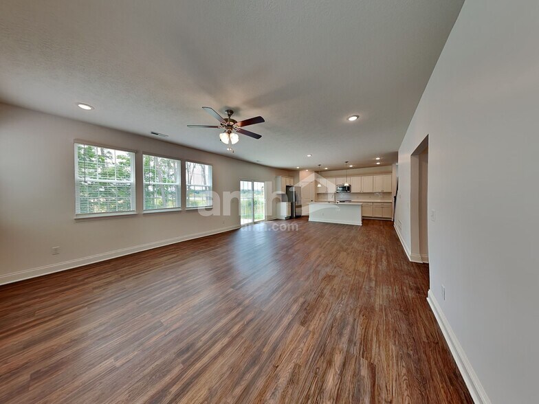 Building Photo - 8268 Northpoint Dr