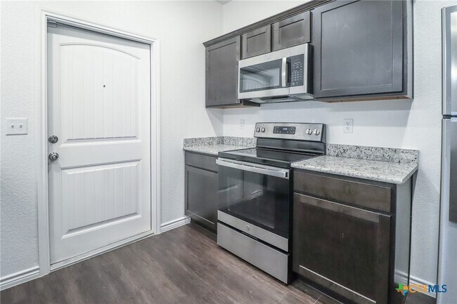 Building Photo - 5005 Rose Gdn Lp