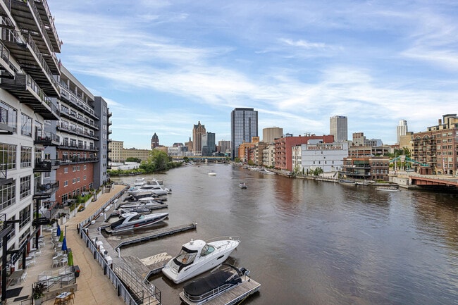 Building Photo - 106 W Seeboth St