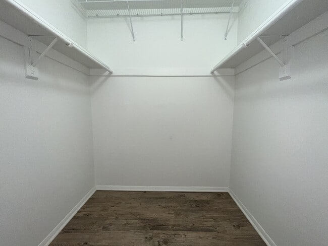 Building Photo - 1212 Schaub Dr