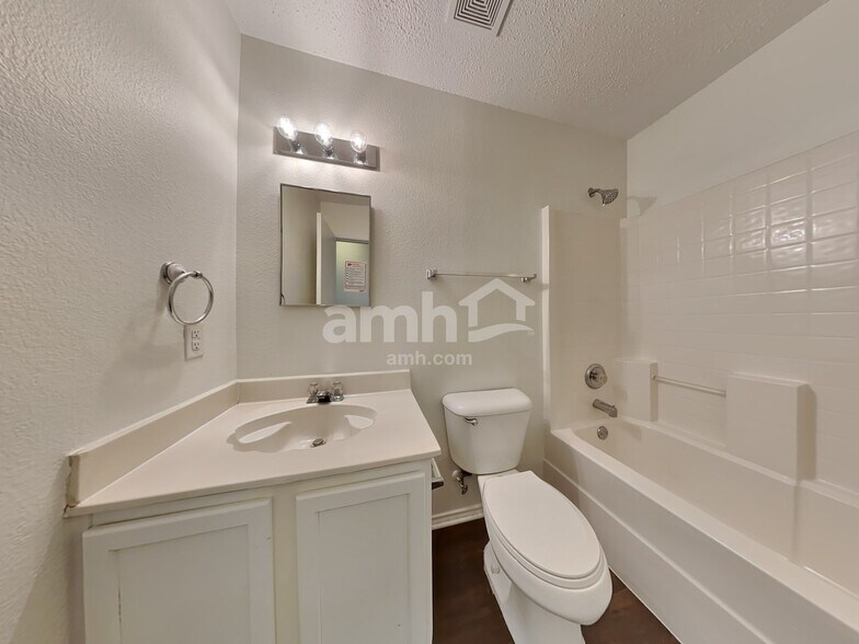 Building Photo - 5201 Prestwick Dr