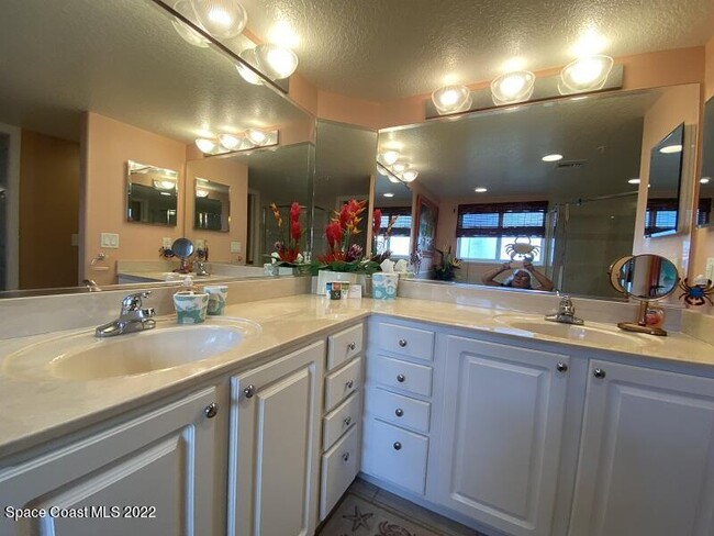 Building Photo - 732 Bayside Dr