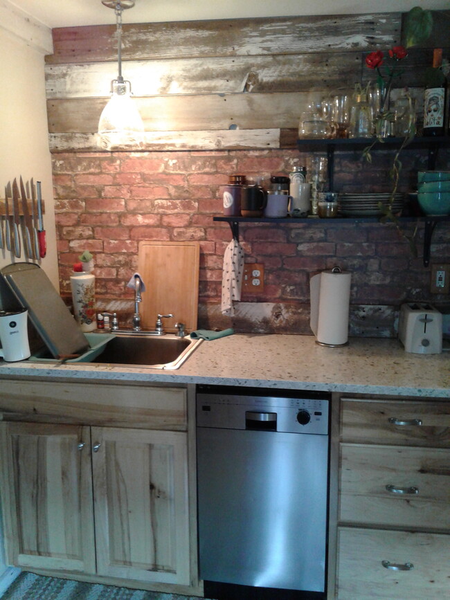 Another side of the kitchen. Apartment-sized dishwasher (next to sink) and fridge (out of frame) - 2914 Woodlawn Avenue