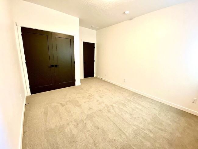 Building Photo - 1258 E Echelon Rdg Ln