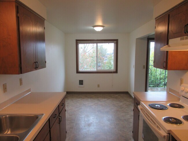Building Photo - One Bedroom Apartment Close to Downtown