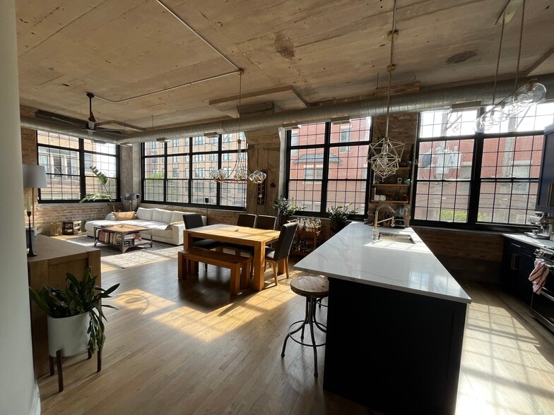 Kitchen/Dining/Livingroom - 17 N Loomis St