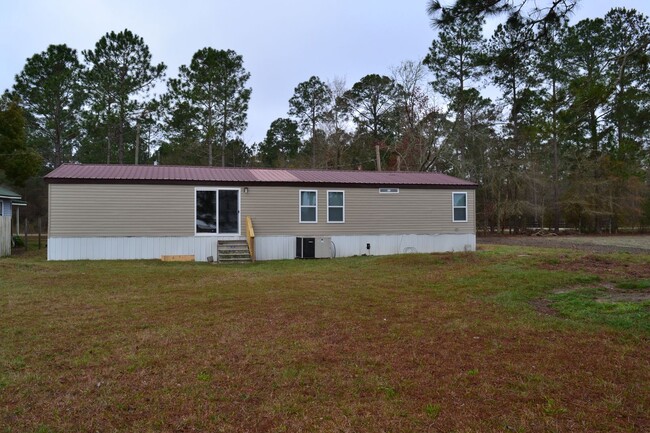 Building Photo - 3 Bedroom 2 Bathroom Mobile Home