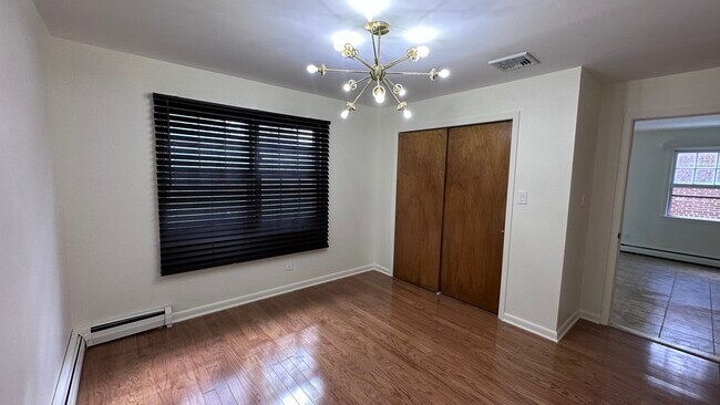 Building Photo - 211 Linden Ave