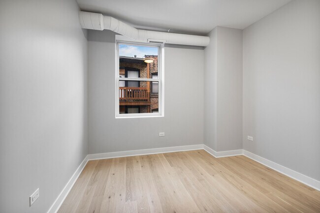 Building Photo - 4637 N Ashland Ave