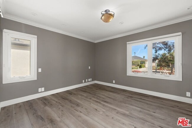 Building Photo - 2011 Stearns Dr