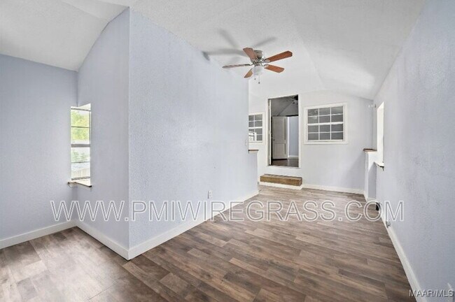 Building Photo - 503 Dusy St