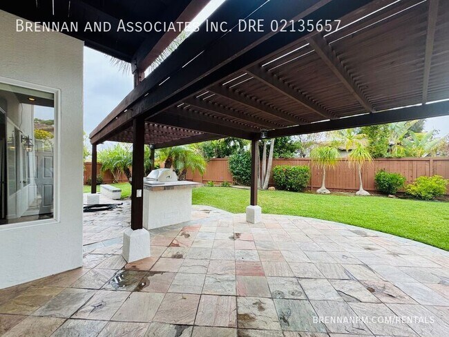 Building Photo - 835 Calle Lagasca