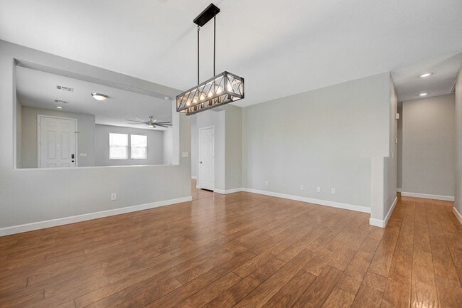Building Photo - Stunning one story in the NW!