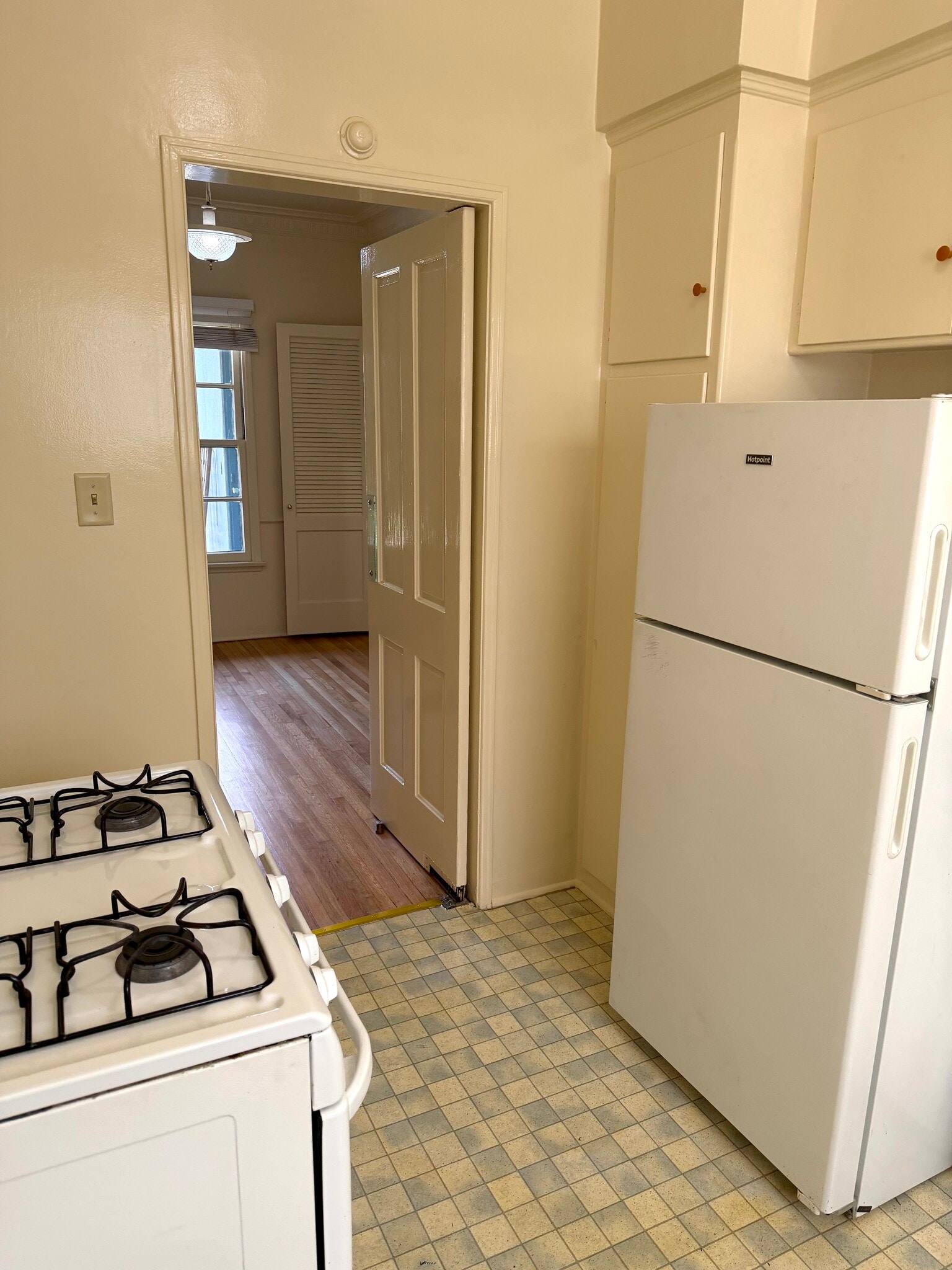 Building Photo - 5408 1/2 Franklin Ave