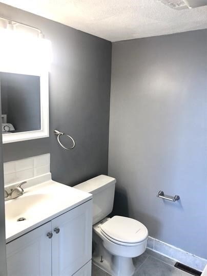 Building Photo - 3 Circuit Ln